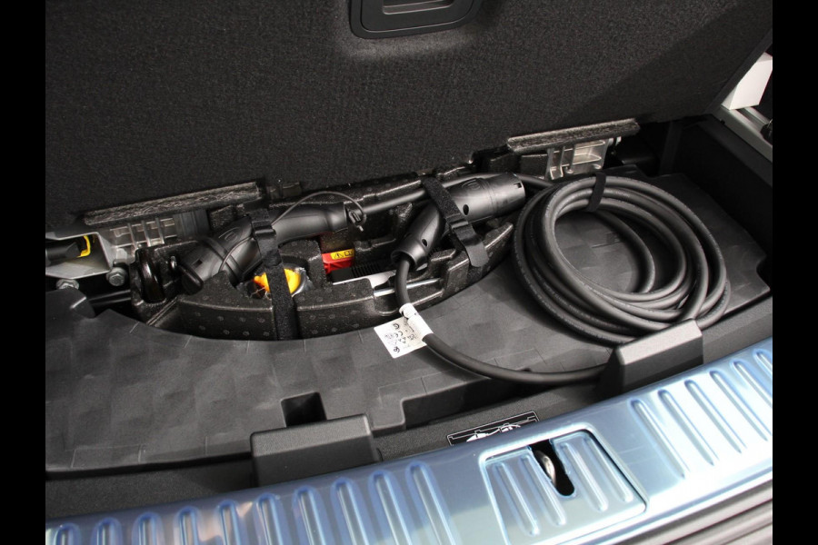 Porsche Cayenne 3.0 E-Hybrid Luchtvering Leder Panoramadak Camera Navigatie Elektrische comfortstoelen DAB+ Led Adaptieve cruise control Climate control Lichtmetalen velgen Apple Carplay/ Android Auto