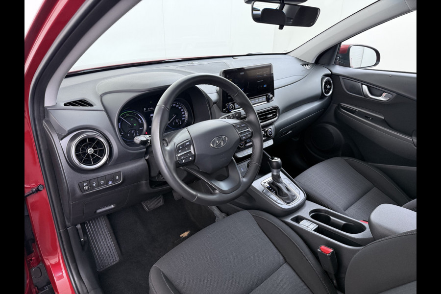 Hyundai Kona 1.6GDI HEV Hybride Autom. Trekhaak Adap.Cruise Camera Apple Carplay Android Auto Navi Ecc Pdc Comfort Smart Led Lmv 16" DAB Krell®-Audio Lane Assist Isofix Rijstrooksensor 1.300KG Trekgewicht 1e Eigenaar Origineel Nederlandse Auto