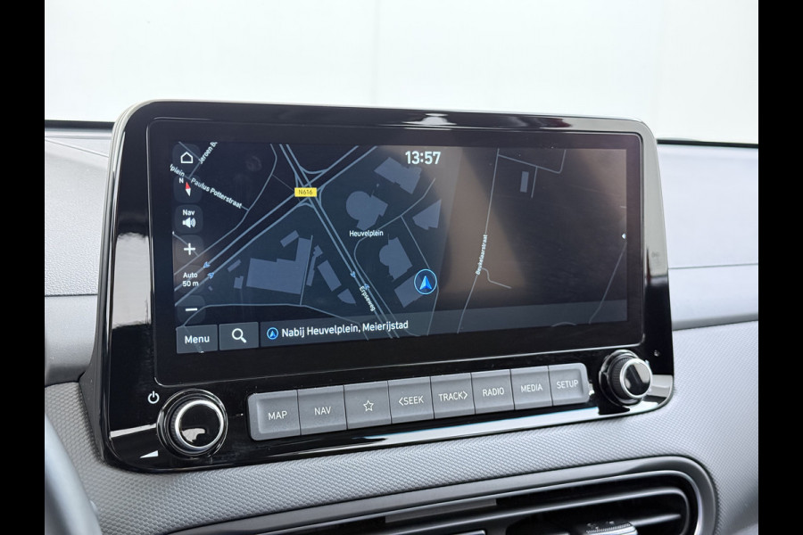 Hyundai Kona 1.6GDI HEV Hybride Autom. Trekhaak Adap.Cruise Camera Apple Carplay Android Auto Navi Ecc Pdc Comfort Smart Led Lmv 16" DAB Krell®-Audio Lane Assist Isofix Rijstrooksensor 1.300KG Trekgewicht 1e Eigenaar Origineel Nederlandse Auto