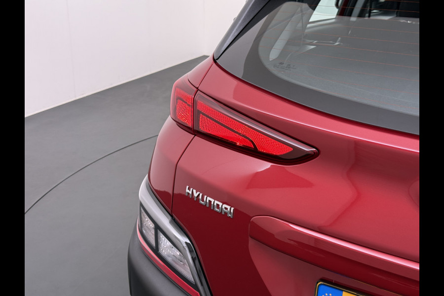 Hyundai Kona 1.6GDI HEV Hybride Autom. Trekhaak Adap.Cruise Camera Apple Carplay Android Auto Navi Ecc Pdc Comfort Smart Led Lmv 16" DAB Krell®-Audio Lane Assist Isofix Rijstrooksensor 1.300KG Trekgewicht 1e Eigenaar Origineel Nederlandse Auto