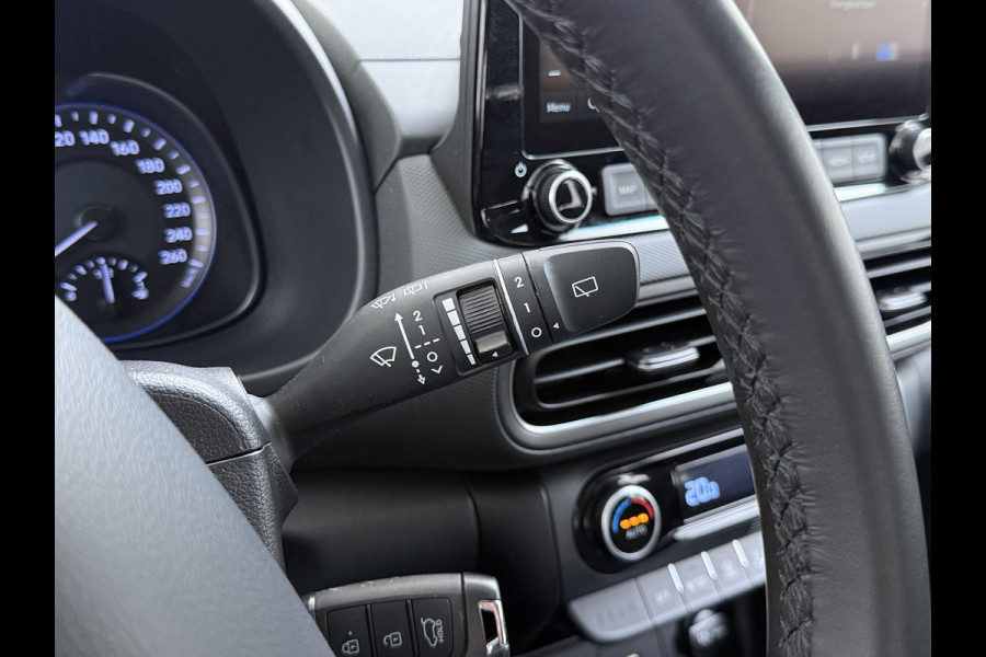 Hyundai Kona 1.6GDI HEV Hybride Autom. Trekhaak Adap.Cruise Camera Apple Carplay Android Auto Navi Ecc Pdc Comfort Smart Led Lmv 16" DAB Krell®-Audio Lane Assist Isofix Rijstrooksensor 1.300KG Trekgewicht 1e Eigenaar Origineel Nederlandse Auto