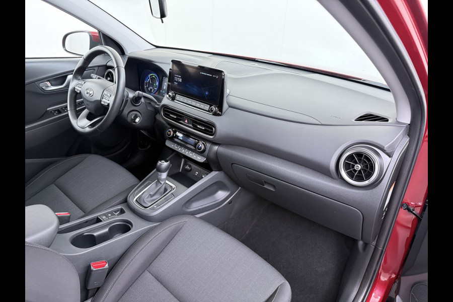 Hyundai Kona 1.6GDI HEV Hybride Autom. Trekhaak Adap.Cruise Camera Apple Carplay Android Auto Navi Ecc Pdc Comfort Smart Led Lmv 16" DAB Krell®-Audio Lane Assist Isofix Rijstrooksensor 1.300KG Trekgewicht 1e Eigenaar Origineel Nederlandse Auto
