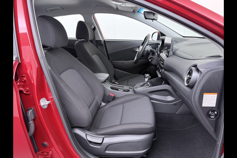 Hyundai Kona 1.6GDI HEV Hybride Autom. Trekhaak Adap.Cruise Camera Apple Carplay Android Auto Navi Ecc Pdc Comfort Smart Led Lmv 16" DAB Krell®-Audio Lane Assist Isofix Rijstrooksensor 1.300KG Trekgewicht 1e Eigenaar Origineel Nederlandse Auto