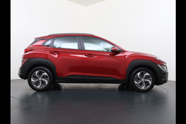 Hyundai Kona 1.6GDI HEV Hybride Autom. Trekhaak Adap.Cruise Camera Apple Carplay Android Auto Navi Ecc Pdc Comfort Smart Led Lmv 16" DAB Krell®-Audio Lane Assist Isofix Rijstrooksensor 1.300KG Trekgewicht 1e Eigenaar Origineel Nederlandse Auto