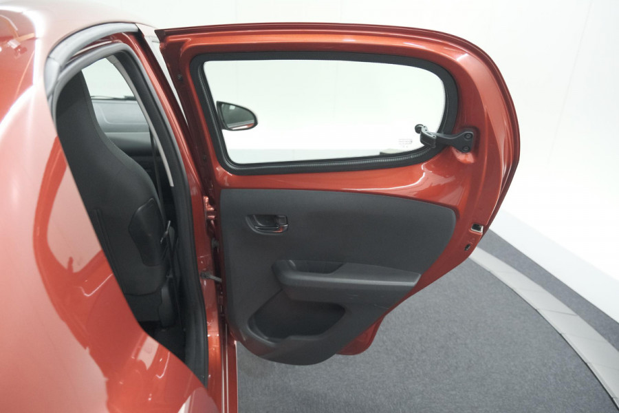 Peugeot 108 1.0 e-VTi Allure | Camera | Climate Control | DAB+ | 15 Inch Lichtmetalen Velgen