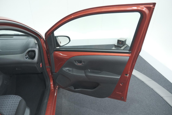 Peugeot 108 1.0 e-VTi Allure | Camera | Climate Control | DAB+ | 15 Inch Lichtmetalen Velgen