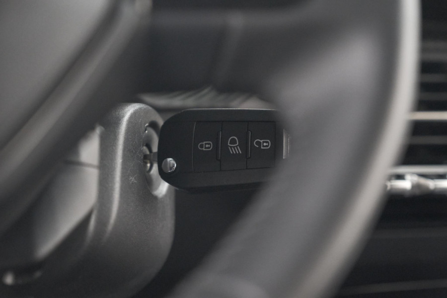 Peugeot 208 PureTech 100 Allure | Apple Carplay | Parkeersensoren | Climate Control