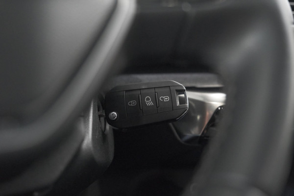 Peugeot 3008 1.6 PureTech 180 Allure | 1.500 KG Trekgewicht | Schuif-Kantel dak |  Dodehoekdetectie | Camera
