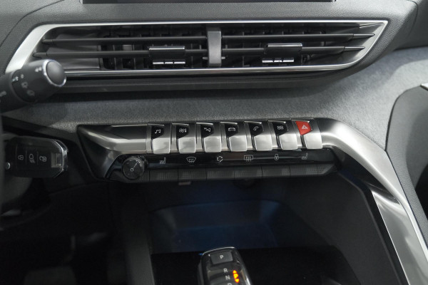 Peugeot 3008 1.6 PureTech 180 Allure | 1.500 KG Trekgewicht | Schuif-Kantel dak |  Dodehoekdetectie | Camera