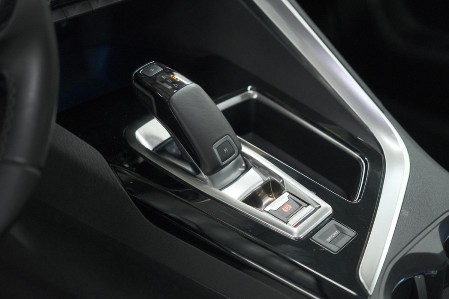Peugeot 3008 1.6 PureTech 180 Allure | 1.500 KG Trekgewicht | Schuif-Kantel dak |  Dodehoekdetectie | Camera