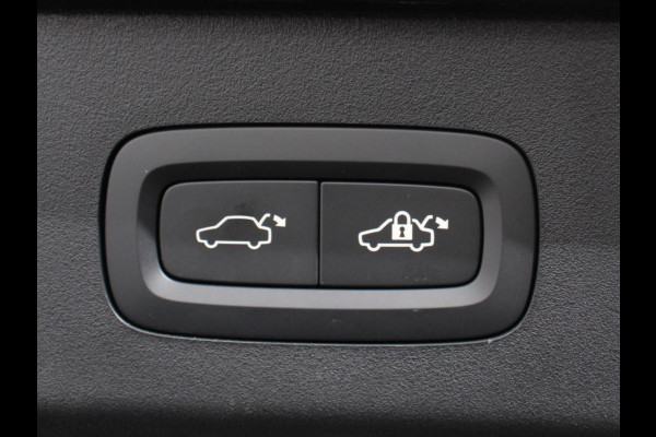 Lynk & Co 01 1.5 192KW PHEV Panoramadak Navigatie Apple Carplay/ Android Auto Camera Parkeersensoren Adaptive Cruise Control Memory stoelen verwarmbaar Full Led Climate Control Lichtmetalen velgen