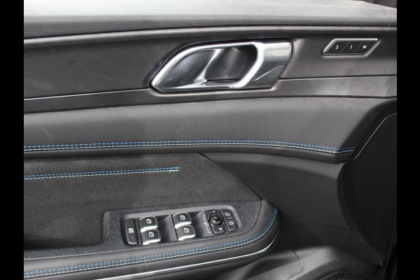 Lynk & Co 01 1.5 192KW PHEV Panoramadak Navigatie Apple Carplay/ Android Auto Camera Parkeersensoren Adaptive Cruise Control Memory stoelen verwarmbaar Full Led Climate Control Lichtmetalen velgen