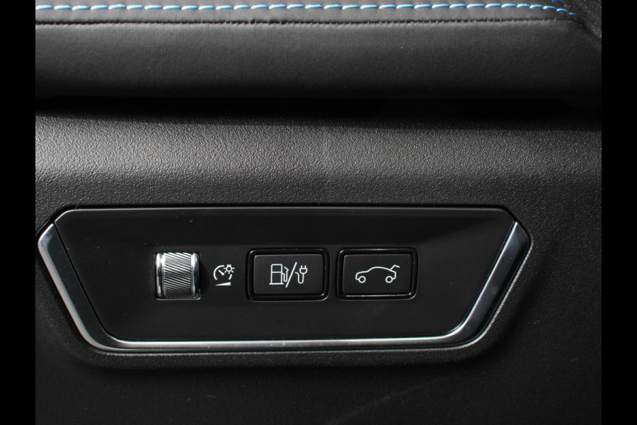 Lynk & Co 01 1.5 192KW PHEV Panoramadak Navigatie Apple Carplay/ Android Auto Camera Parkeersensoren Adaptive Cruise Control Memory stoelen verwarmbaar Full Led Climate Control Lichtmetalen velgen