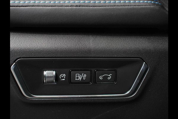 Lynk & Co 01 1.5 192KW PHEV Panoramadak Navigatie Apple Carplay/ Android Auto Camera Parkeersensoren Adaptive Cruise Control Memory stoelen verwarmbaar Full Led Climate Control Lichtmetalen velgen