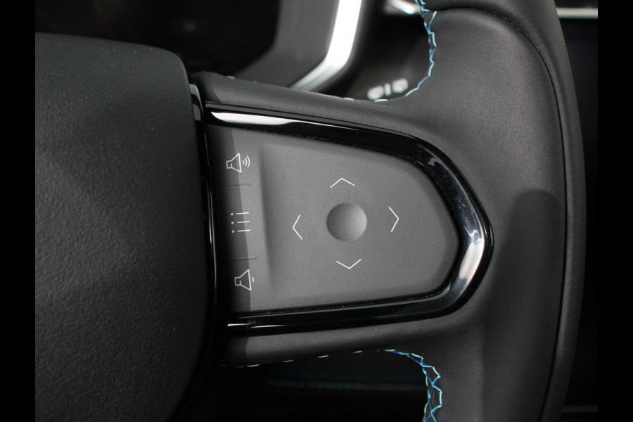 Lynk & Co 01 1.5 192KW PHEV Panoramadak Navigatie Apple Carplay/ Android Auto Camera Parkeersensoren Adaptive Cruise Control Memory stoelen verwarmbaar Full Led Climate Control Lichtmetalen velgen