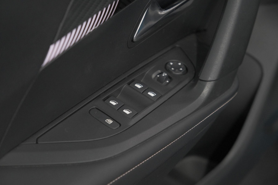 Peugeot 2008 PureTech 100 Allure | Apple Carplay | Parkeersensoren | Climate Control | Cruise Control