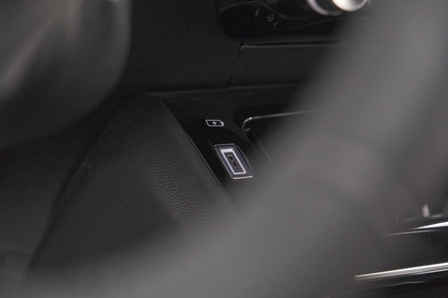 Peugeot 2008 PureTech 100 Allure | Apple Carplay | Parkeersensoren | Climate Control | Cruise Control