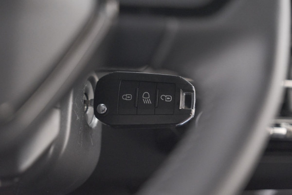 Peugeot 2008 PureTech 100 Allure | Apple Carplay | Parkeersensoren | Climate control
