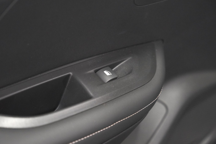 Peugeot 2008 PureTech 100 Allure | Apple Carplay | Parkeersensoren | Climate control