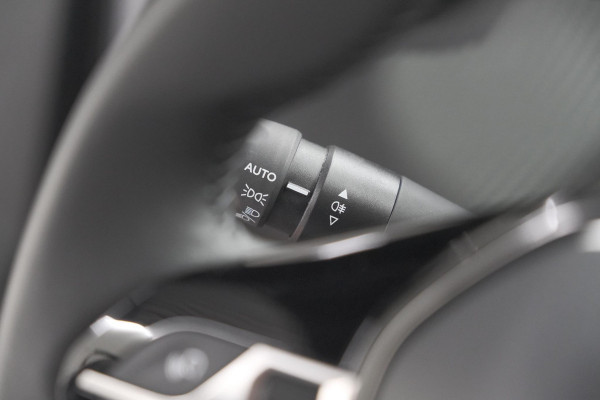 Peugeot 2008 PureTech 100 Allure | Apple Carplay | Parkeersensoren | Climate control