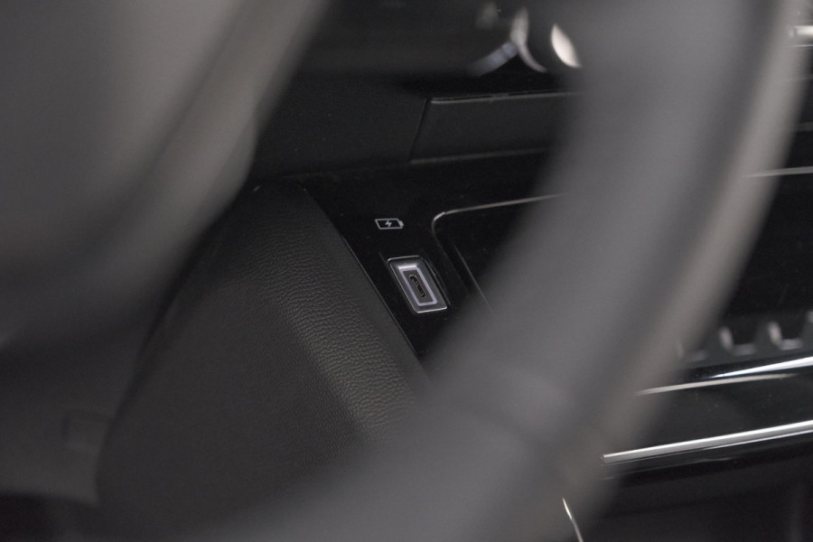 Peugeot 2008 PureTech 100 Allure | Apple Carplay | Parkeersensoren | Climate control
