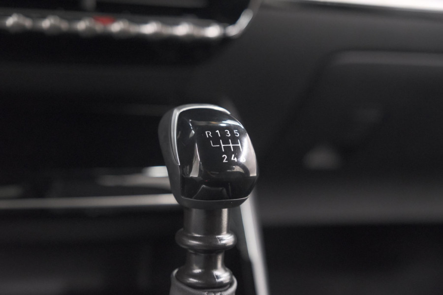Peugeot 2008 PureTech 100 Allure | Apple Carplay | Parkeersensoren | Climate control