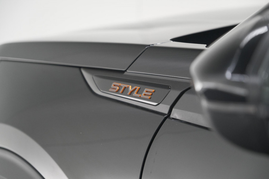 Peugeot 2008 1.2 Hybrid 136 Style | Apple Carplay | Parkeersensoren | Climate control