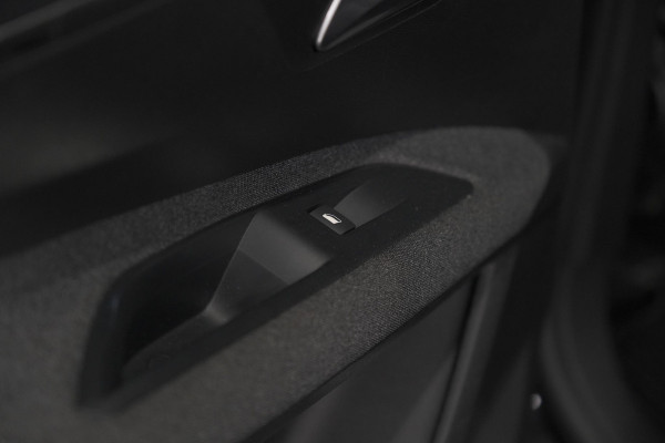 Peugeot 5008 PureTech 130 EAT8 Active Pack Business | 7 Zitplaatsen | Camera | Navigatie | Apple Carplay | Parkeersensoren