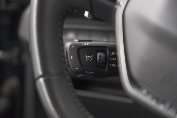 Peugeot 5008 PureTech 130 EAT8 Active Pack Business | 7 Zitplaatsen | Camera | Navigatie | Apple Carplay | Parkeersensoren