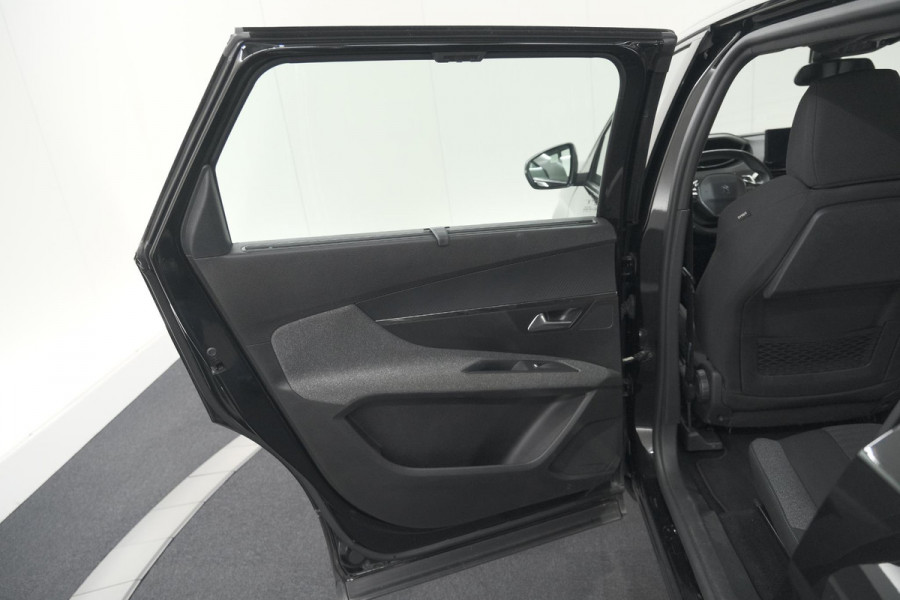 Peugeot 5008 PureTech 130 EAT8 Active Pack Business | 7 Zitplaatsen | Camera | Navigatie | Apple Carplay | Parkeersensoren