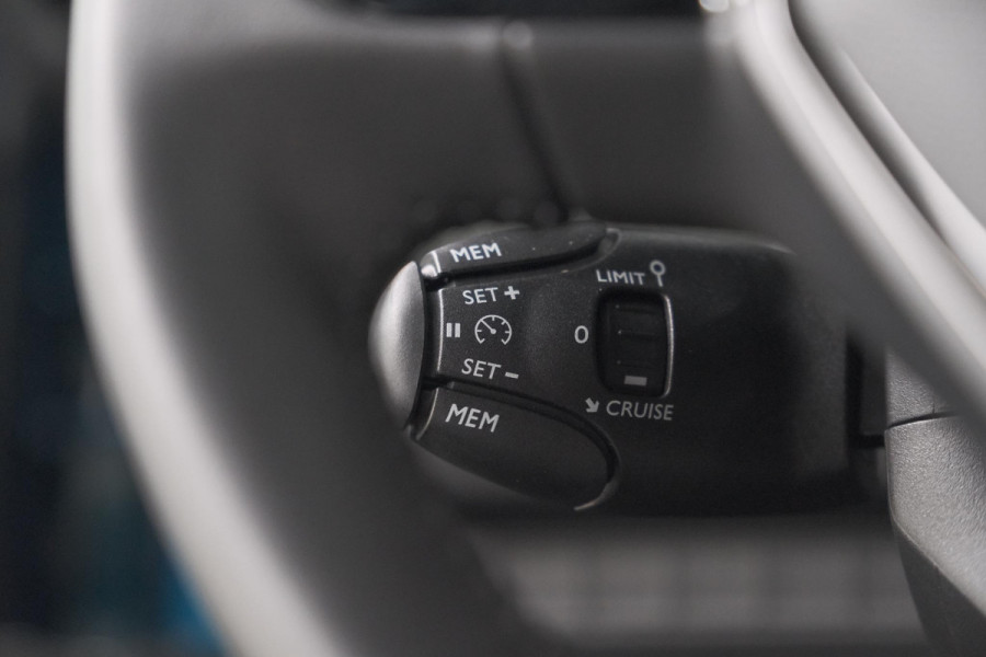 Peugeot 2008 Hybrid 136 e-DCS6 Style | Apple Carplay | Parkeersensoren | Climate control