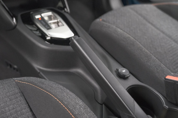 Peugeot 2008 Hybrid 136 e-DCS6 Style | Apple Carplay | Parkeersensoren | Climate control