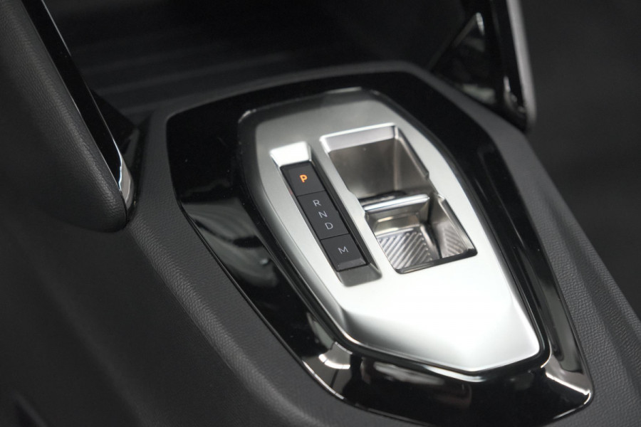 Peugeot 2008 Hybrid 136 e-DCS6 Style | Apple Carplay | Parkeersensoren | Climate control