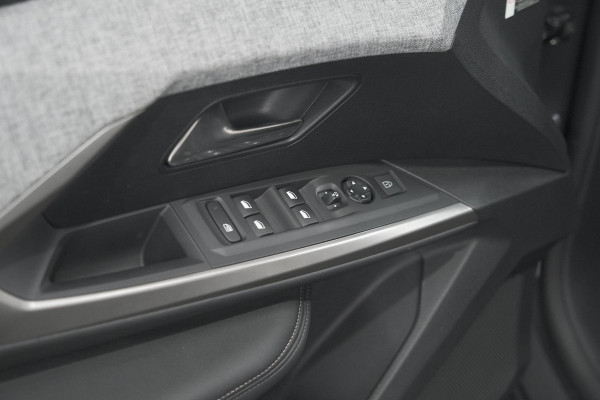 Peugeot 5008 1.2 Hybrid 136 e-DCS6 Allure | 7 Zitplaatsen | Camera | Stoelverwarming | Navigatie | Trekhaak