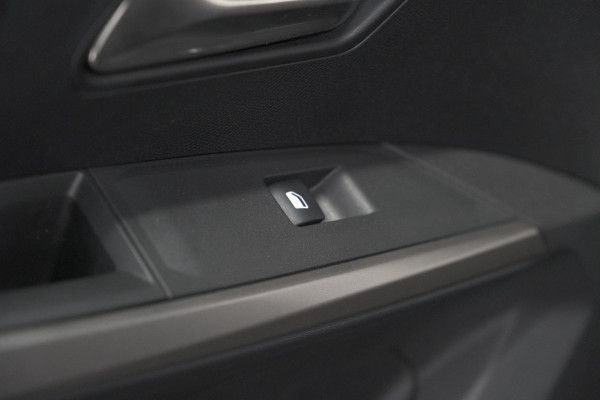 Peugeot 5008 1.2 Hybrid 136 e-DCS6 Allure | 7 Zitplaatsen | Camera | Stoelverwarming | Navigatie | Trekhaak