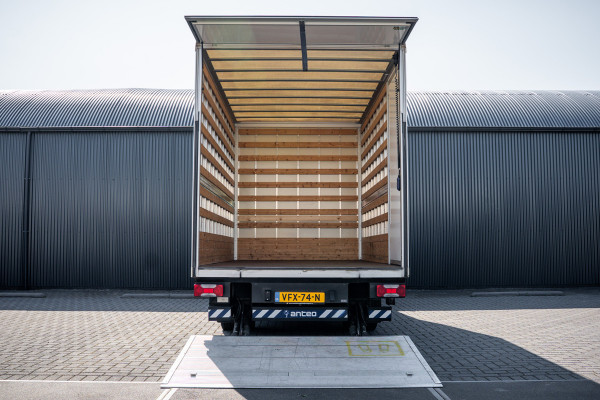 Iveco Daily 35C18 | 3.0L | 180 PK | Bakwagen met laadklep | Zijdeur | Automaat | N1 | Cruise | Airco