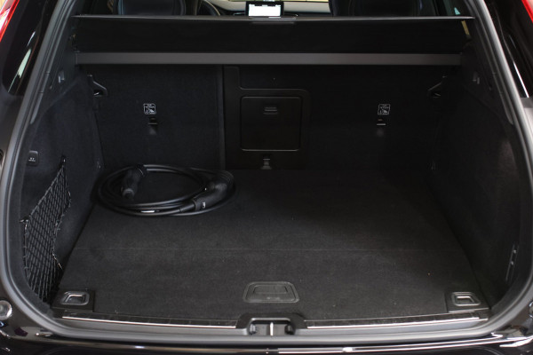 Volvo XC60 2.0 T8 Ultra Black Edition *B&W*Pano*Massage*Luchtvering*
