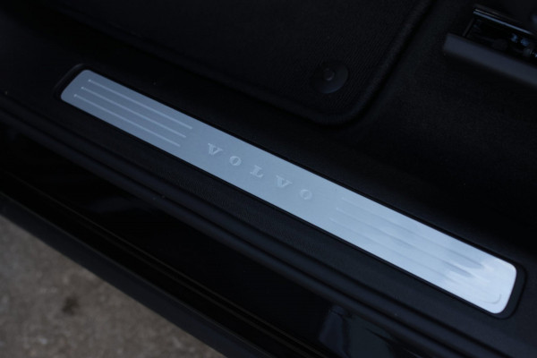 Volvo XC60 2.0 T8 Ultra Black Edition *B&W*Pano*Massage*Luchtvering*