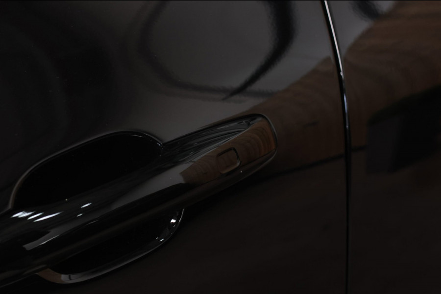 Volvo XC60 2.0 T8 Ultra Black Edition *B&W*Pano*Massage*Luchtvering*