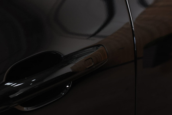 Volvo XC60 2.0 T8 Ultra Black Edition *B&W*Pano*Massage*Luchtvering*