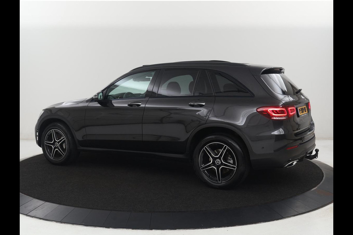 Mercedes-Benz GLC 300e 4MATIC Business Solution AMG | SOH 86,6% | Panorama dak | 360 Camera | Trekhaak | Adaptive cruise | Navigatie | DAB+ | Carplay | Bluetooth | Sfeerverlichting | Verkeersteken assistent | Climate control