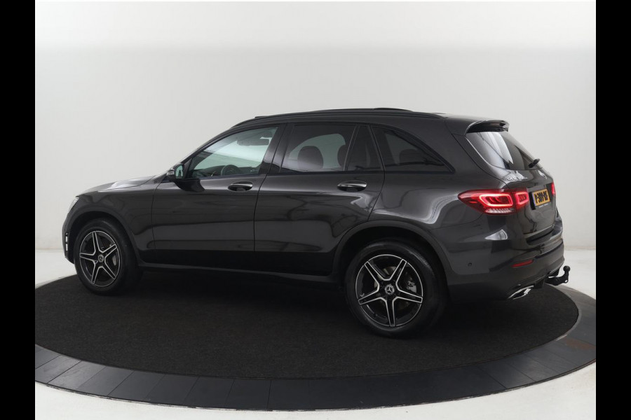 Mercedes-Benz GLC 300e 4MATIC Business Solution AMG | SOH 86,6% | Panorama dak | 360 Camera | Trekhaak | Adaptive cruise | Navigatie | DAB+ | Carplay | Bluetooth | Sfeerverlichting | Verkeersteken assistent | Climate control