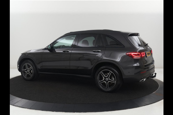 Mercedes-Benz GLC 300e 4MATIC Business Solution AMG | SOH 86,6% | Panorama dak | 360 Camera | Trekhaak | Adaptive cruise | Navigatie | DAB+ | Carplay | Bluetooth | Sfeerverlichting | Verkeersteken assistent | Climate control
