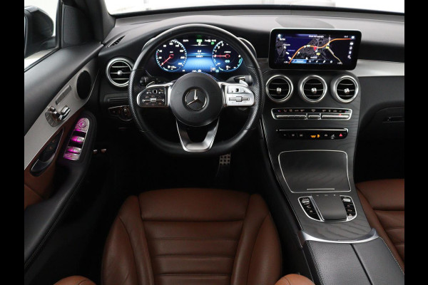 Mercedes-Benz GLC 300e 4MATIC Business Solution AMG | SOH 86,6% | Panorama dak | 360 Camera | Trekhaak | Adaptive cruise | Navigatie | DAB+ | Carplay | Bluetooth | Sfeerverlichting | Verkeersteken assistent | Climate control