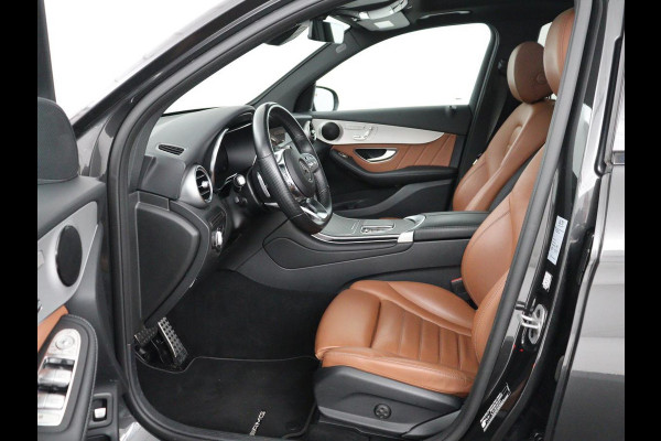 Mercedes-Benz GLC 300e 4MATIC Business Solution AMG | SOH 86,6% | Panorama dak | 360 Camera | Trekhaak | Adaptive cruise | Navigatie | DAB+ | Carplay | Bluetooth | Sfeerverlichting | Verkeersteken assistent | Climate control