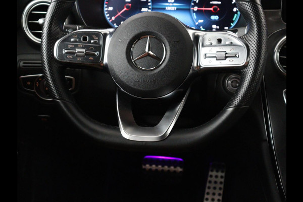 Mercedes-Benz GLC 300e 4MATIC Business Solution AMG | SOH 86,6% | Panorama dak | 360 Camera | Trekhaak | Adaptive cruise | Navigatie | DAB+ | Carplay | Bluetooth | Sfeerverlichting | Verkeersteken assistent | Climate control