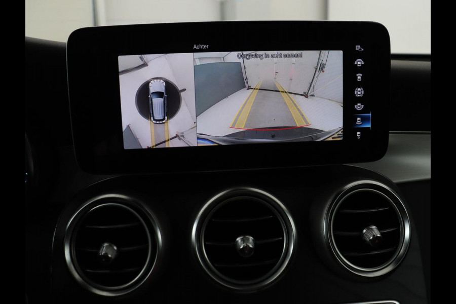 Mercedes-Benz GLC 300e 4MATIC Business Solution AMG | SOH 86,6% | Panorama dak | 360 Camera | Trekhaak | Adaptive cruise | Navigatie | DAB+ | Carplay | Bluetooth | Sfeerverlichting | Verkeersteken assistent | Climate control