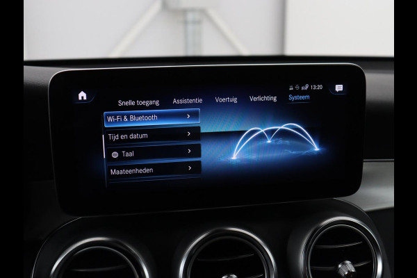 Mercedes-Benz GLC 300e 4MATIC Business Solution AMG | SOH 86,6% | Panorama dak | 360 Camera | Trekhaak | Adaptive cruise | Navigatie | DAB+ | Carplay | Bluetooth | Sfeerverlichting | Verkeersteken assistent | Climate control
