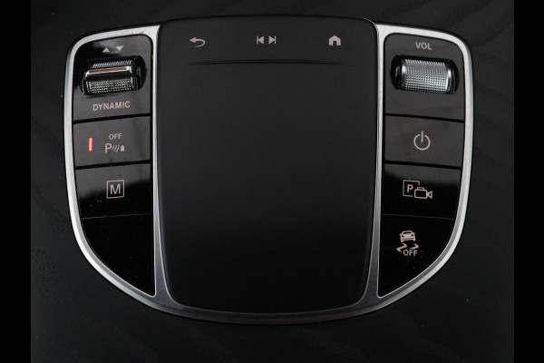 Mercedes-Benz GLC 300e 4MATIC Business Solution AMG | SOH 86,6% | Panorama dak | 360 Camera | Trekhaak | Adaptive cruise | Navigatie | DAB+ | Carplay | Bluetooth | Sfeerverlichting | Verkeersteken assistent | Climate control