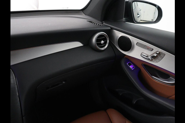 Mercedes-Benz GLC 300e 4MATIC Business Solution AMG | SOH 86,6% | Panorama dak | 360 Camera | Trekhaak | Adaptive cruise | Navigatie | DAB+ | Carplay | Bluetooth | Sfeerverlichting | Verkeersteken assistent | Climate control